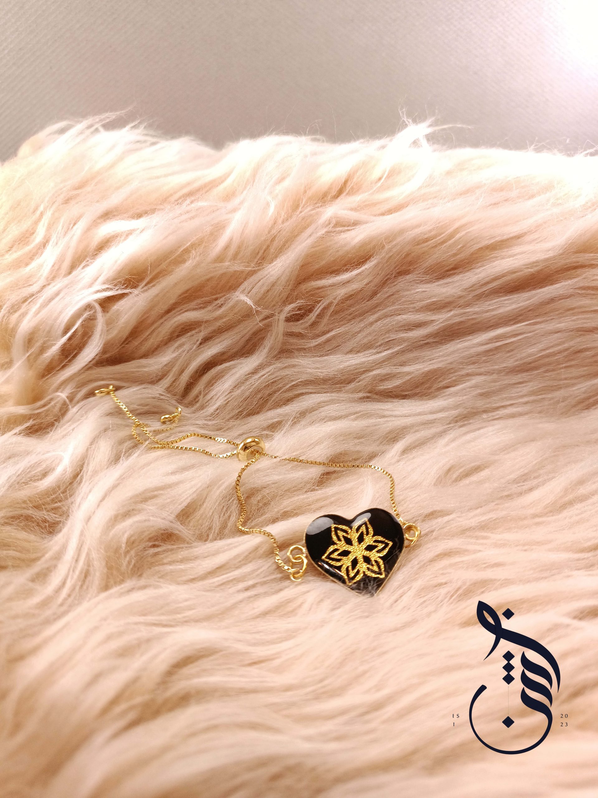 دستبند رزینی ستاره طلایی