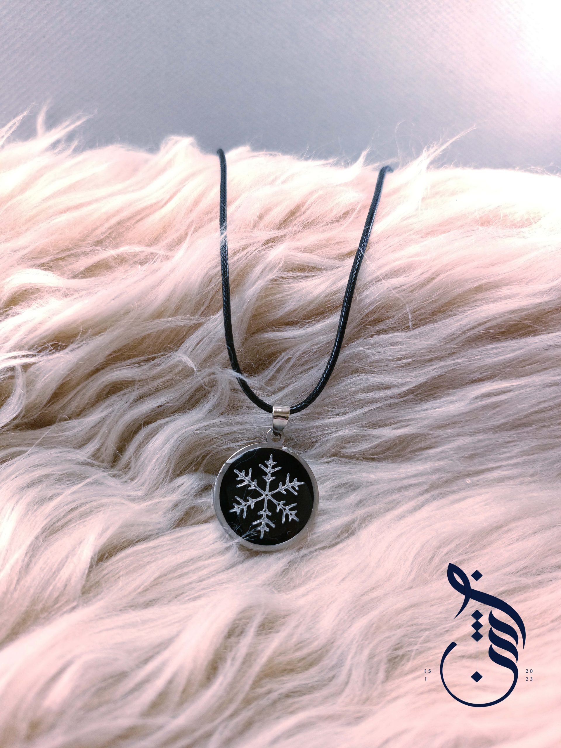 گردنبند رزینی دانه برف