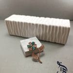 بج سینه (گل سینه) مس و فیروزه کوبی الیسا