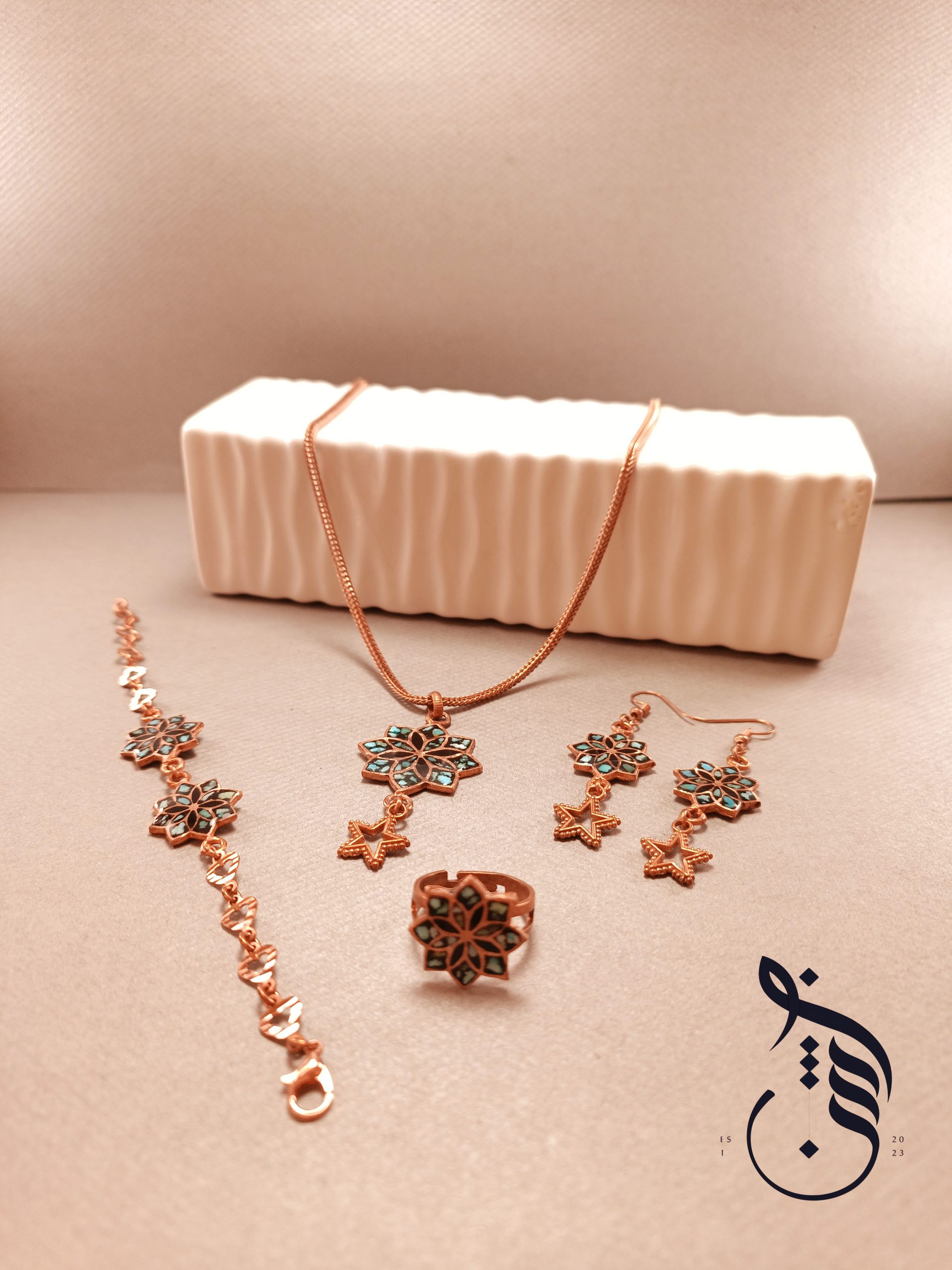 سرویس زیورآلات مس و فیروزه کوبی تاج بانو